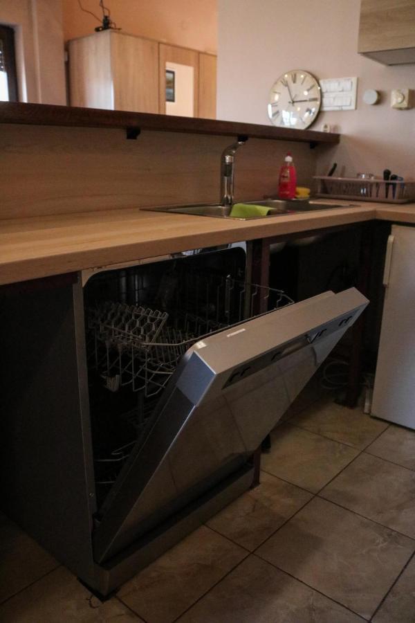 Guest House Studio Apartman Marina - With Jacuzzi, Free Parking, Pet Friendly Karlovac Eksteriør billede