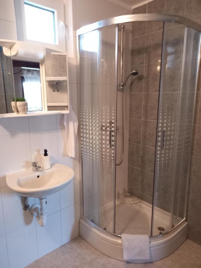 Guest House Studio Apartman Marina - With Jacuzzi, Free Parking, Pet Friendly Karlovac Eksteriør billede