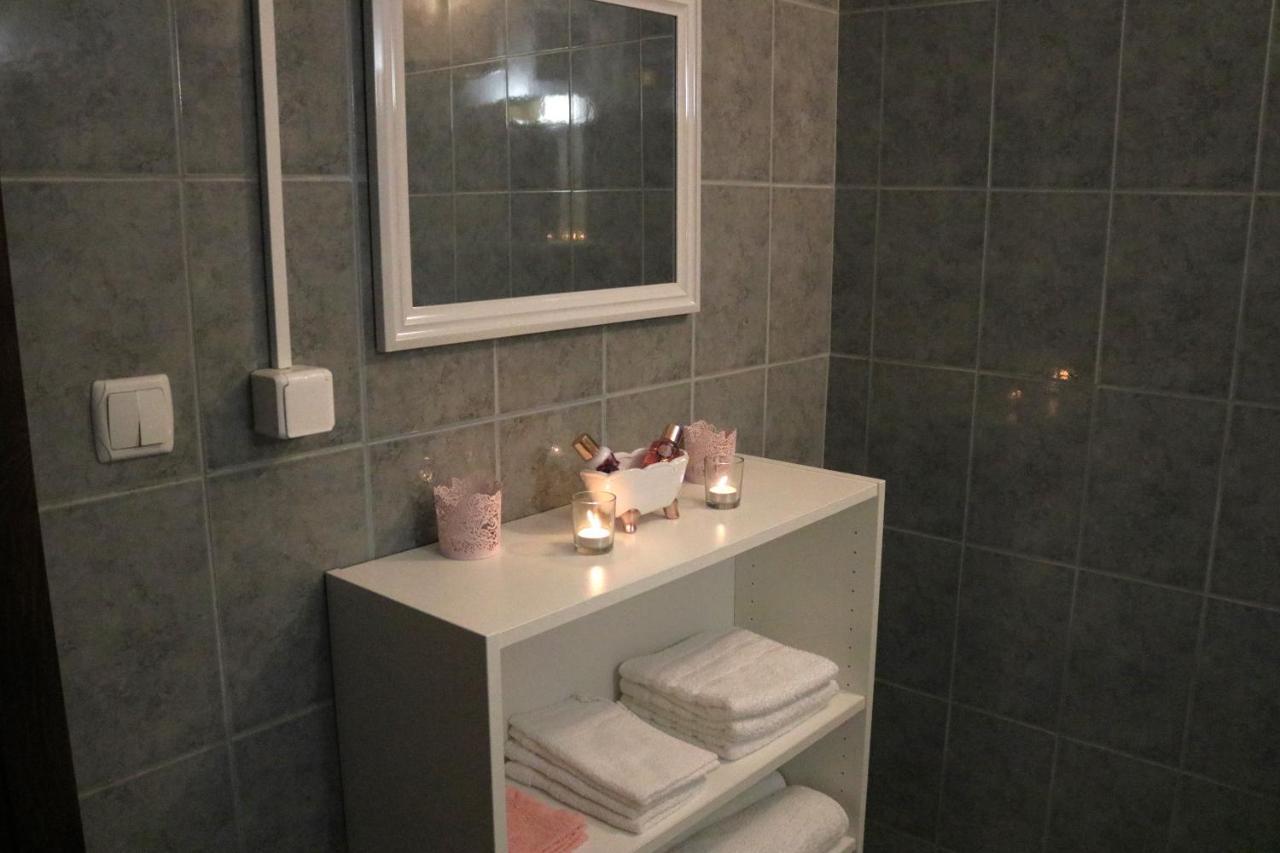 Guest House Studio Apartman Marina - With Jacuzzi, Free Parking, Pet Friendly Karlovac Eksteriør billede