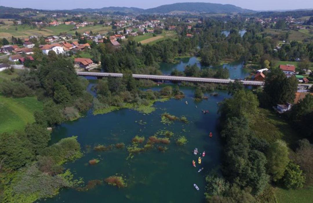 Guest House Studio Apartman Marina - With Jacuzzi, Free Parking, Pet Friendly Karlovac Eksteriør billede