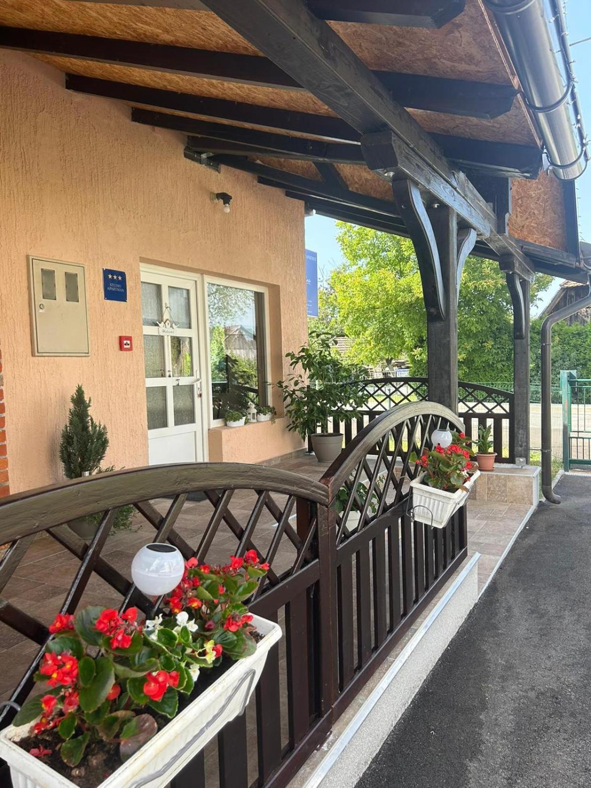 Guest House Studio Apartman Marina - With Jacuzzi, Free Parking, Pet Friendly Karlovac Eksteriør billede