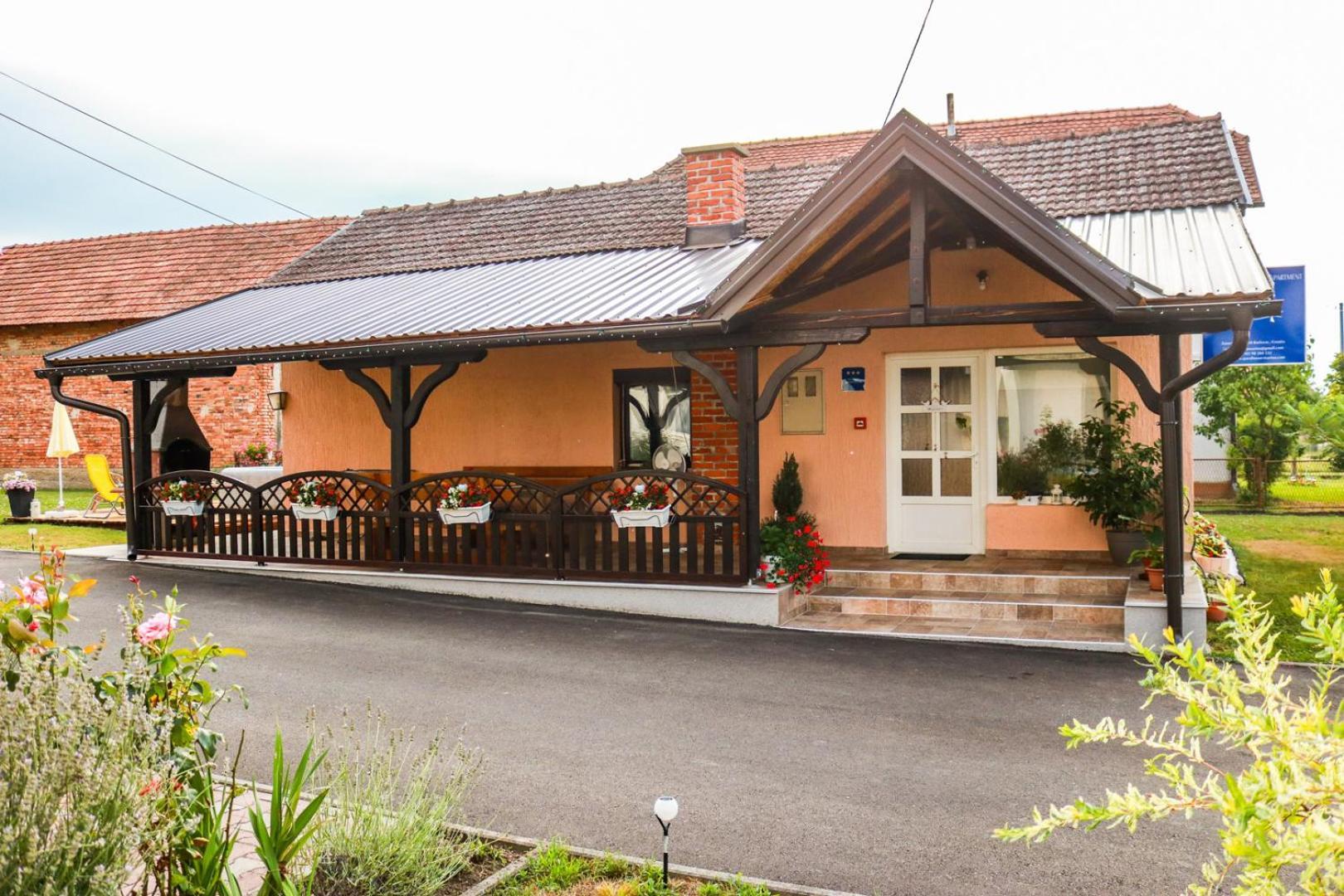 Guest House Studio Apartman Marina - With Jacuzzi, Free Parking, Pet Friendly Karlovac Eksteriør billede
