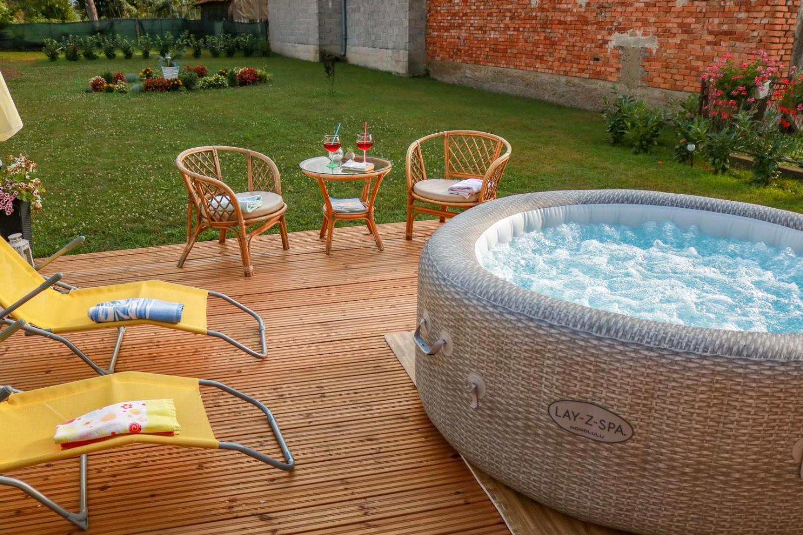 Guest House Studio Apartman Marina - With Jacuzzi, Free Parking, Pet Friendly Karlovac Eksteriør billede