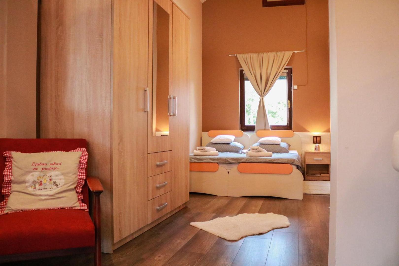 Guest House Studio Apartman Marina - With Jacuzzi, Free Parking, Pet Friendly Karlovac Eksteriør billede