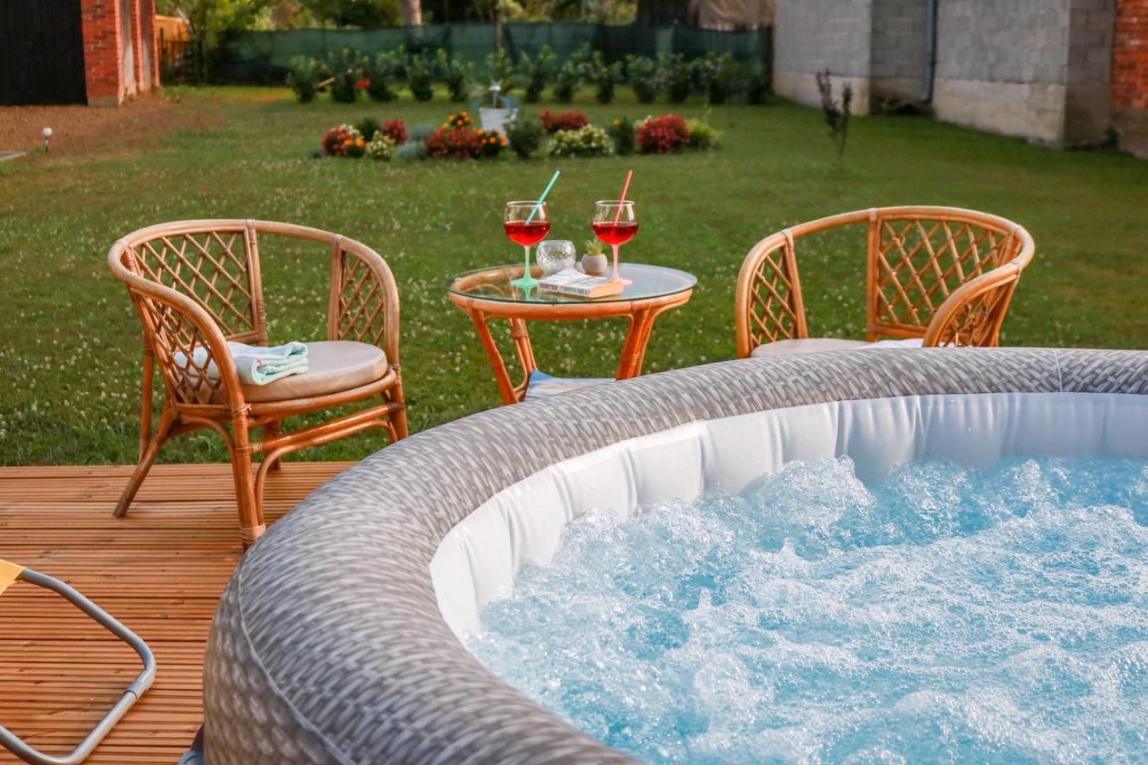 Guest House Studio Apartman Marina - With Jacuzzi, Free Parking, Pet Friendly Karlovac Eksteriør billede